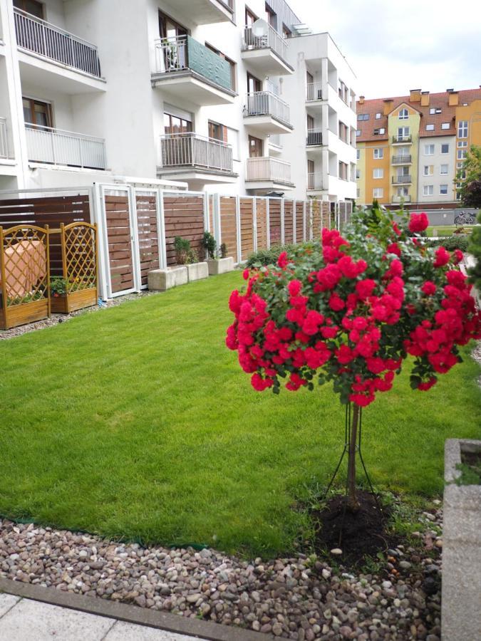 Swinoujscie Platan Patio 2- Berry Apartments Exterior photo